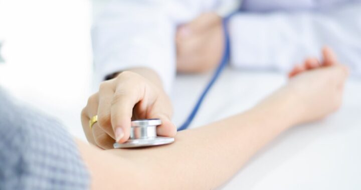 szkolenie-z-pierwszej-pomocy-dla-senior--w-----jak-auto-3926